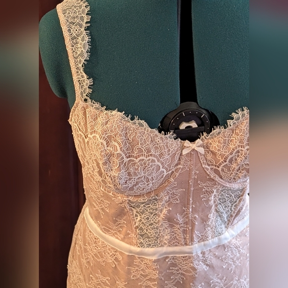 Victoria's Secret White Lace Chemise - Picture 3 of 7